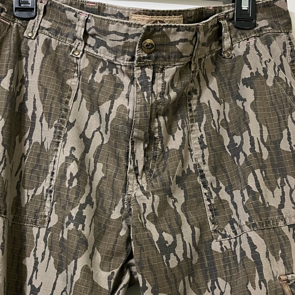 EUC. Mossy oak camouflage cargo pants. Size 12 - Picture 2 of 4